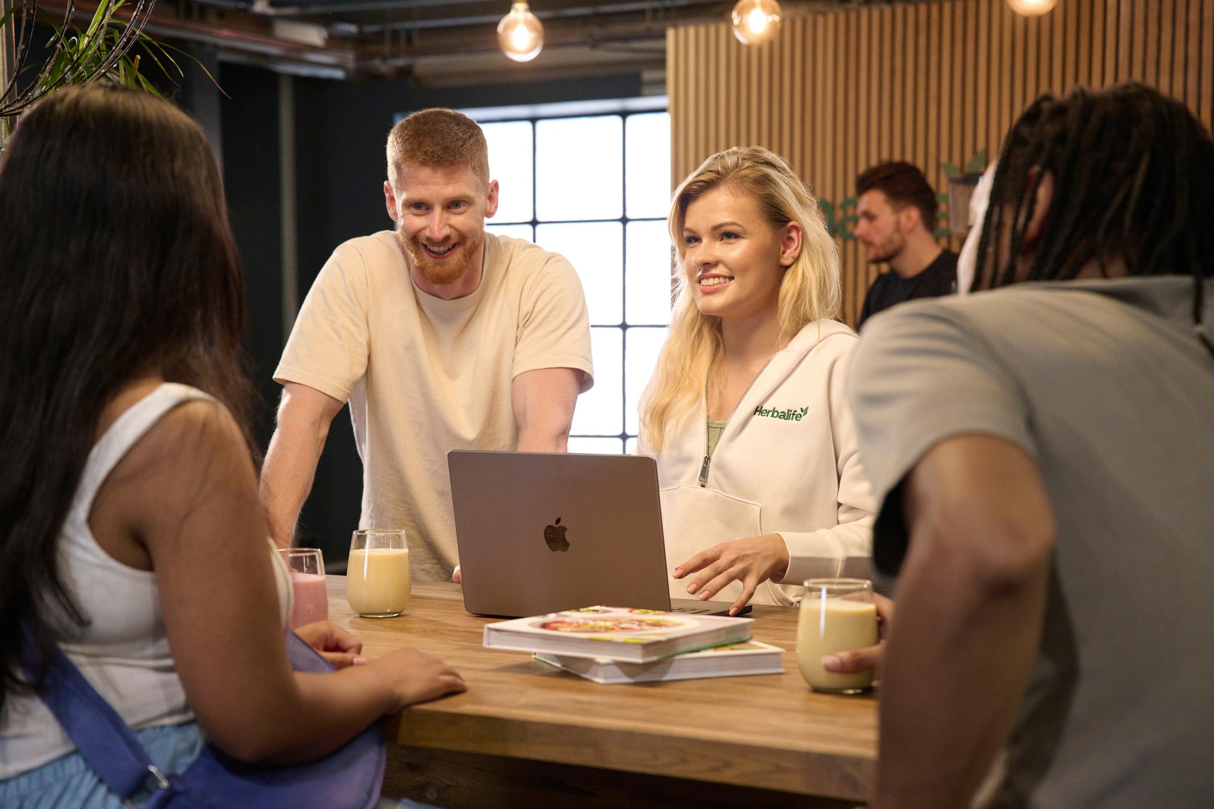 Събитие на Make Sense Club с представяне на програми и продукти.